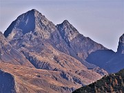 29 Mxi zoom sul Pizzo del Diavolo (2916 m)